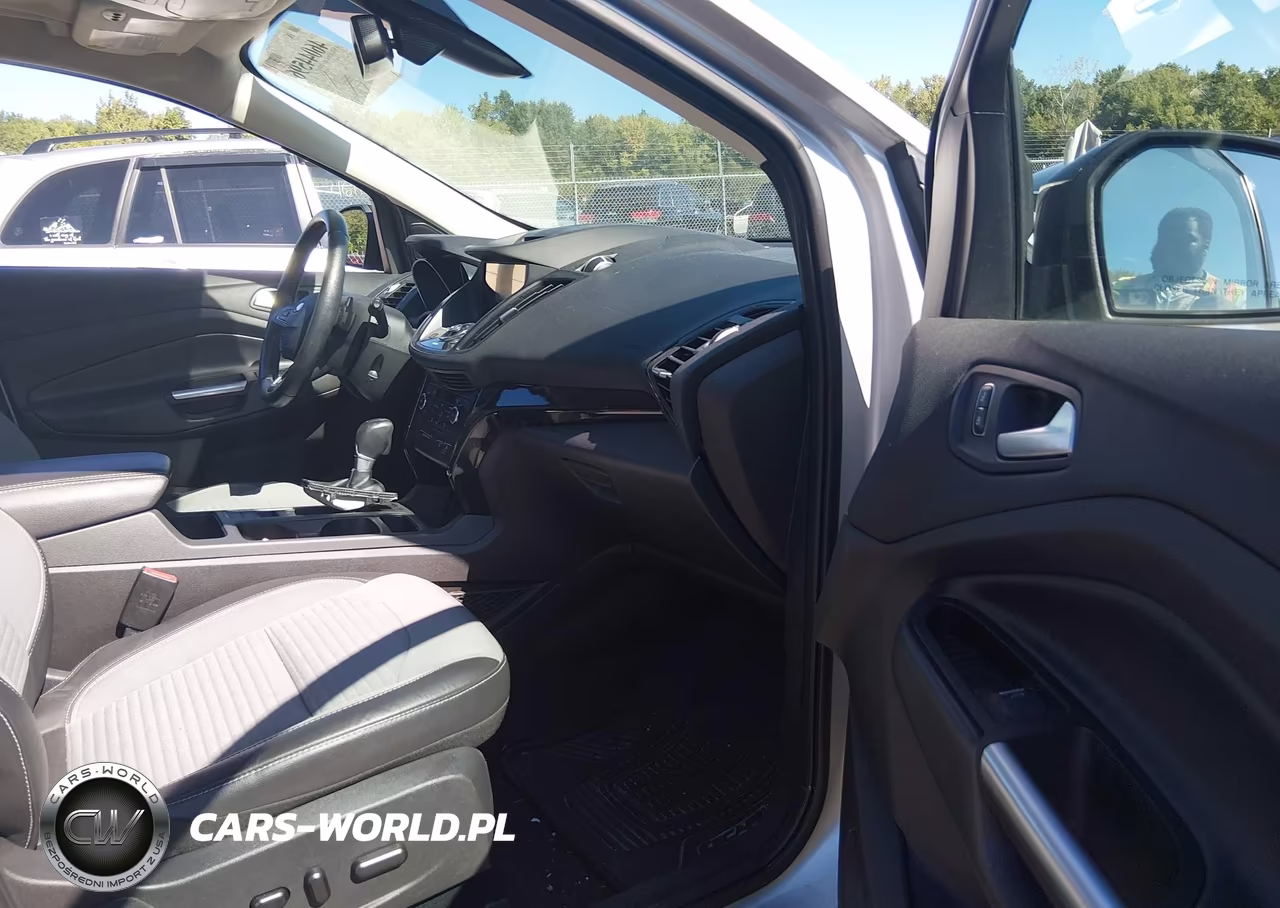 2017 Ford Escape Titanium VIN:1FMCU9J93HUE28261 - 5