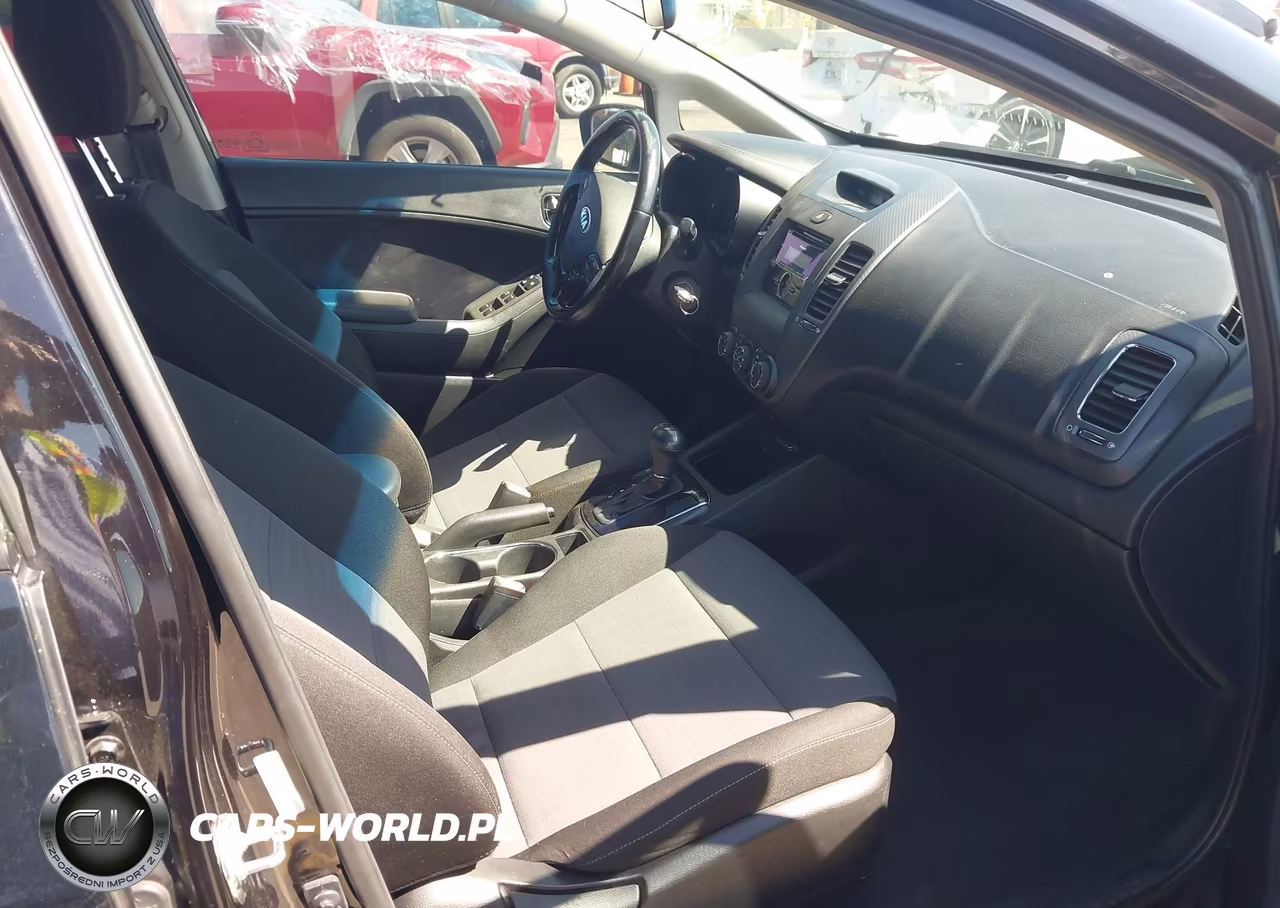 2018 Kia Forte S VIN:3KPFL4A75JE253599 - 5