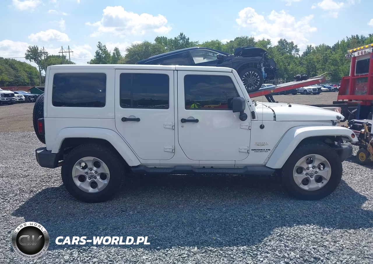 2014 Jeep Wrangler Unlimited Sahara VIN:1C4BJWEG7EL104537 - 13