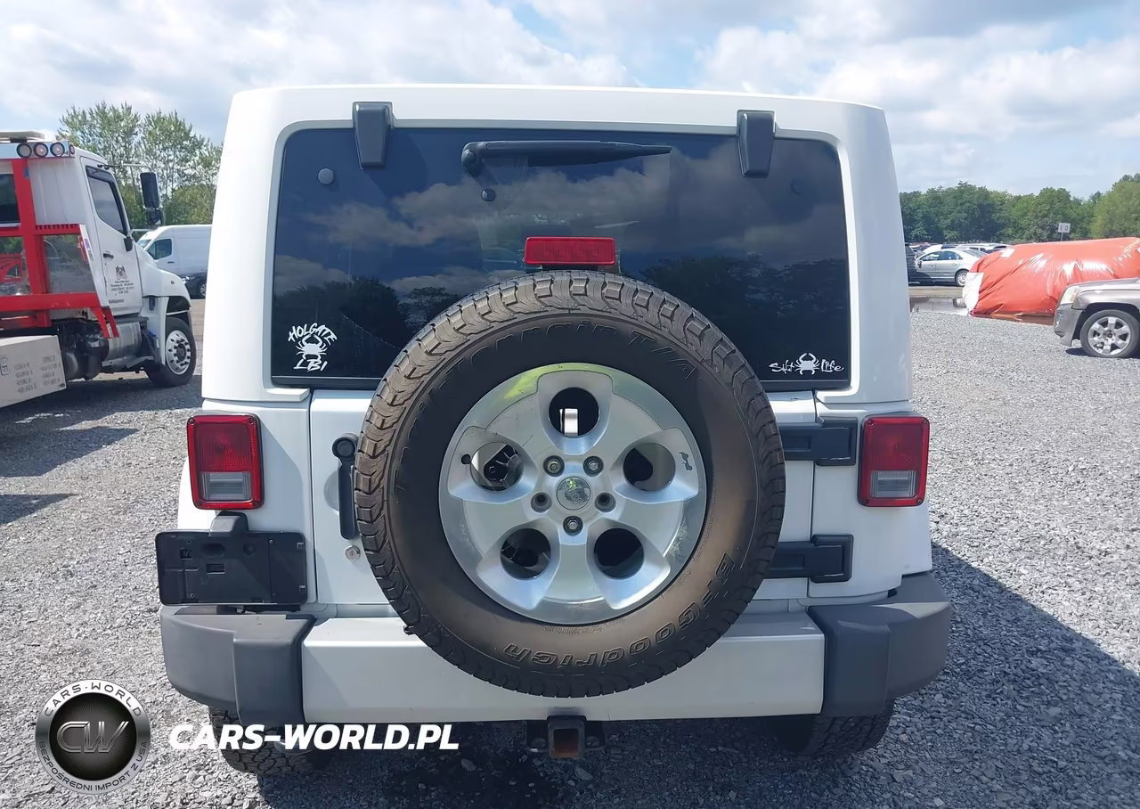 2014 Jeep Wrangler Unlimited Sahara VIN:1C4BJWEG7EL104537 - 16