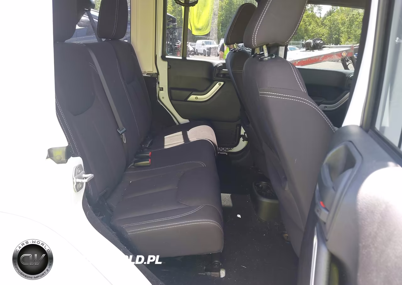 2014 Jeep Wrangler Unlimited Sahara VIN:1C4BJWEG7EL104537 - 8