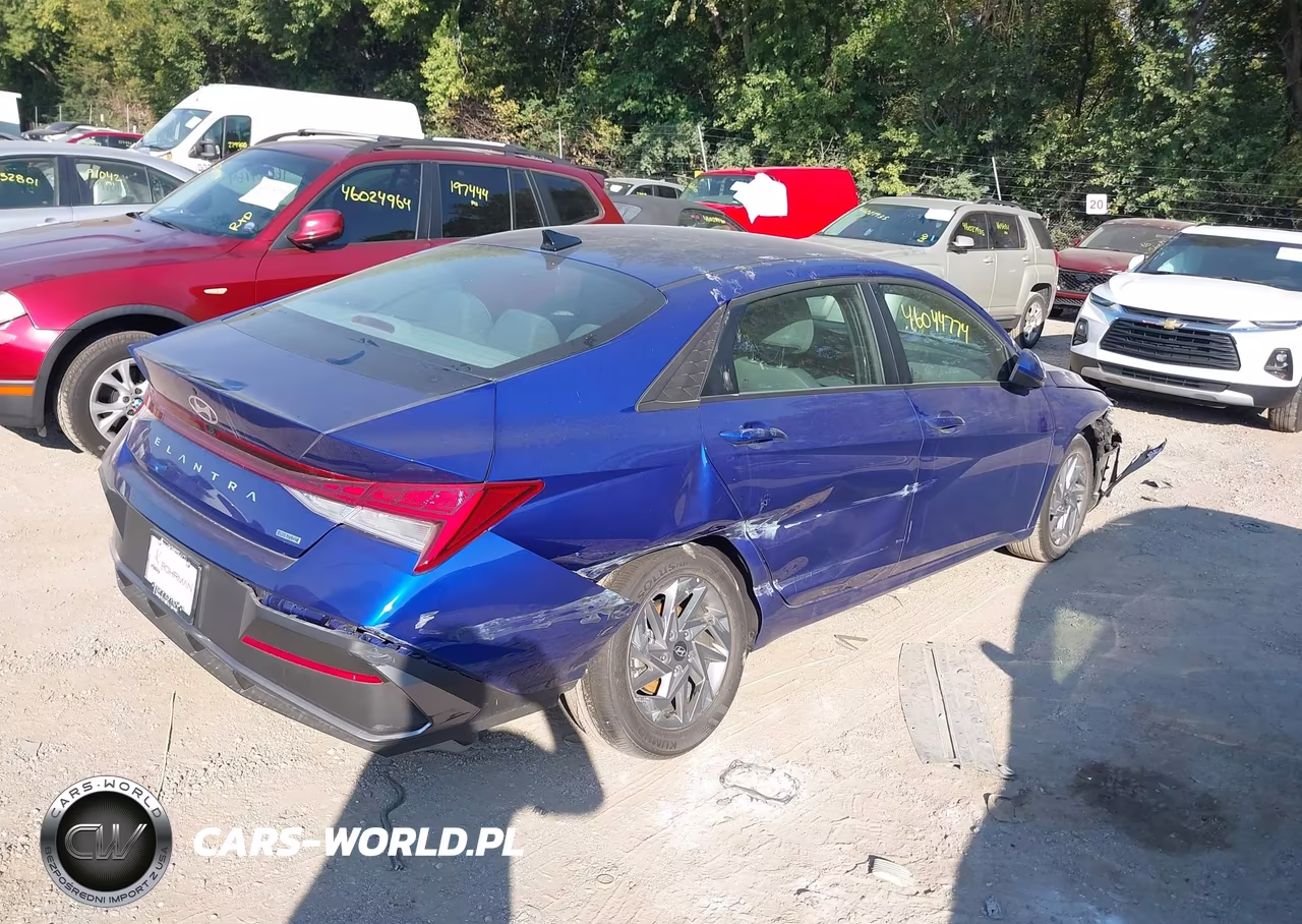 2026 Hyundai Elantra Hybrid Blue VIN:KMHLM4DJ6TU192240 - 4