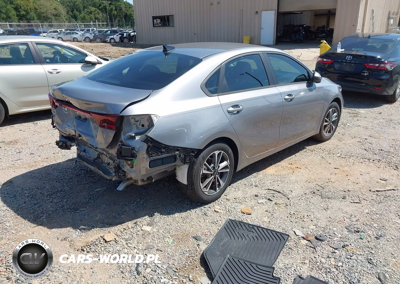 2023 Kia Forte Lxs VIN:3KPF24AD1PE626087 - 4