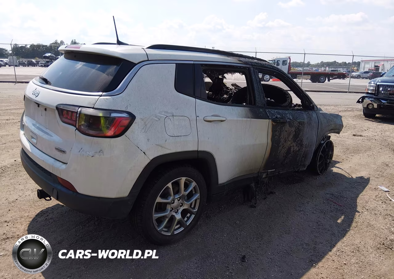 2022 Jeep Compass Latitude Lux 4X4 VIN:3C4NJDFB6NT133844 - 4