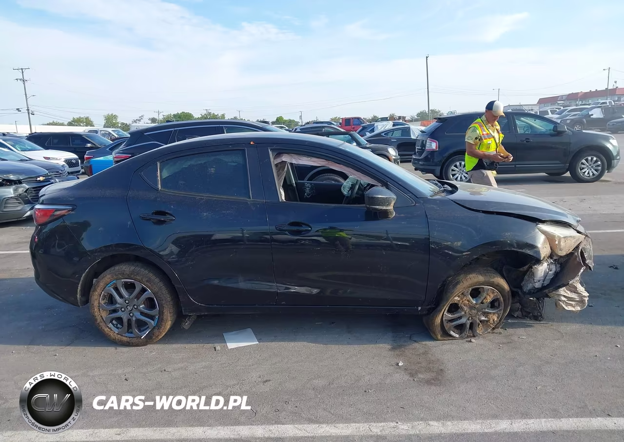 2019 Toyota Yaris Le VIN:3MYDLBYV0KY508824 - 14