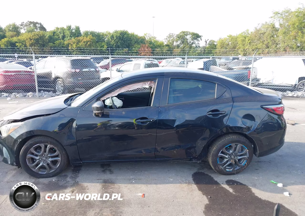 2019 Toyota Yaris Le VIN:3MYDLBYV0KY508824 - 15