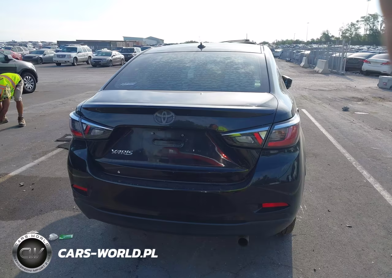 2019 Toyota Yaris Le VIN:3MYDLBYV0KY508824 - 17