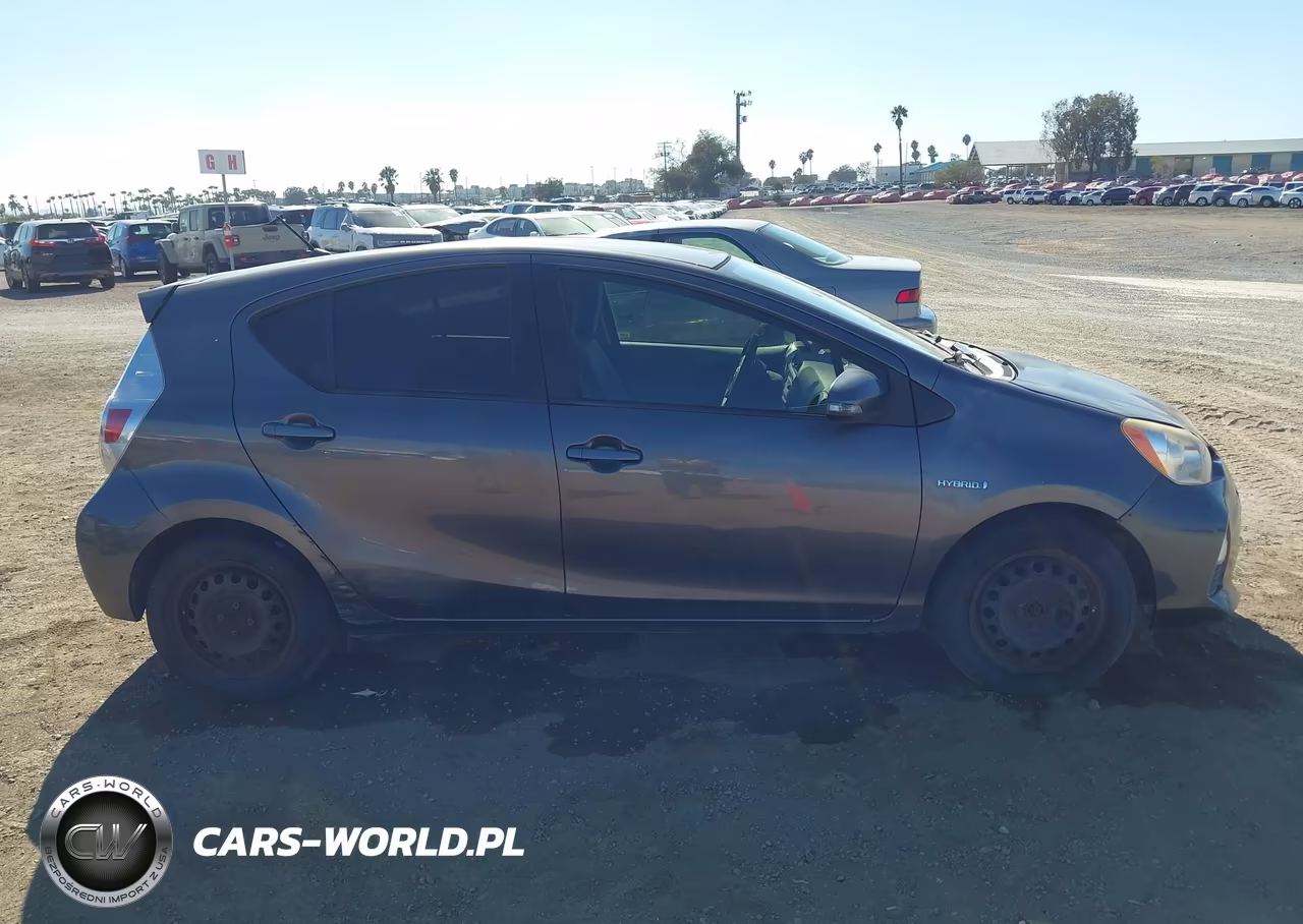 2014 Toyota Prius C One VIN:JTDKDTB38E1063788 - 13