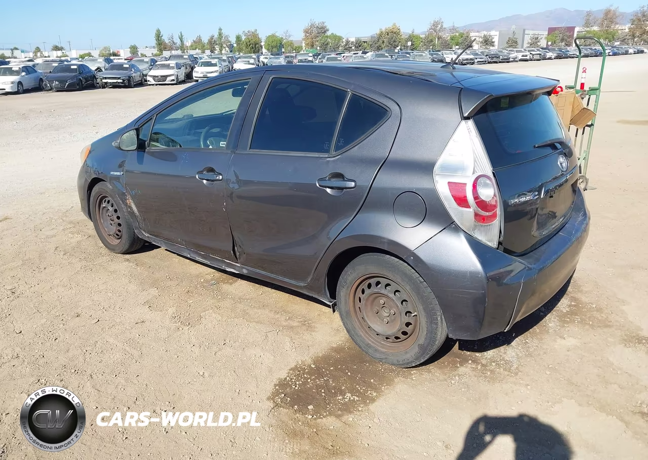 2014 Toyota Prius C One VIN:JTDKDTB38E1063788 - 3