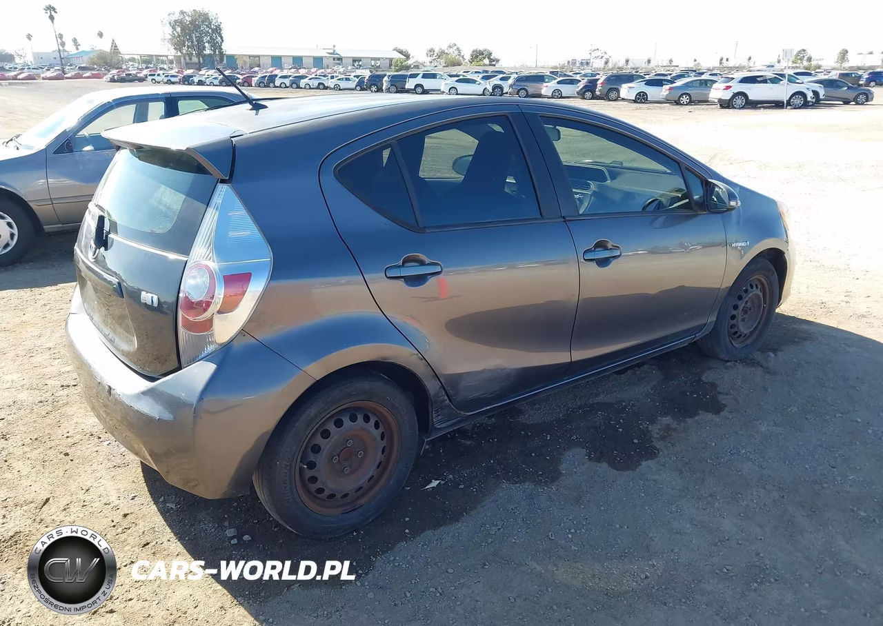 2014 Toyota Prius C One VIN:JTDKDTB38E1063788 - 4