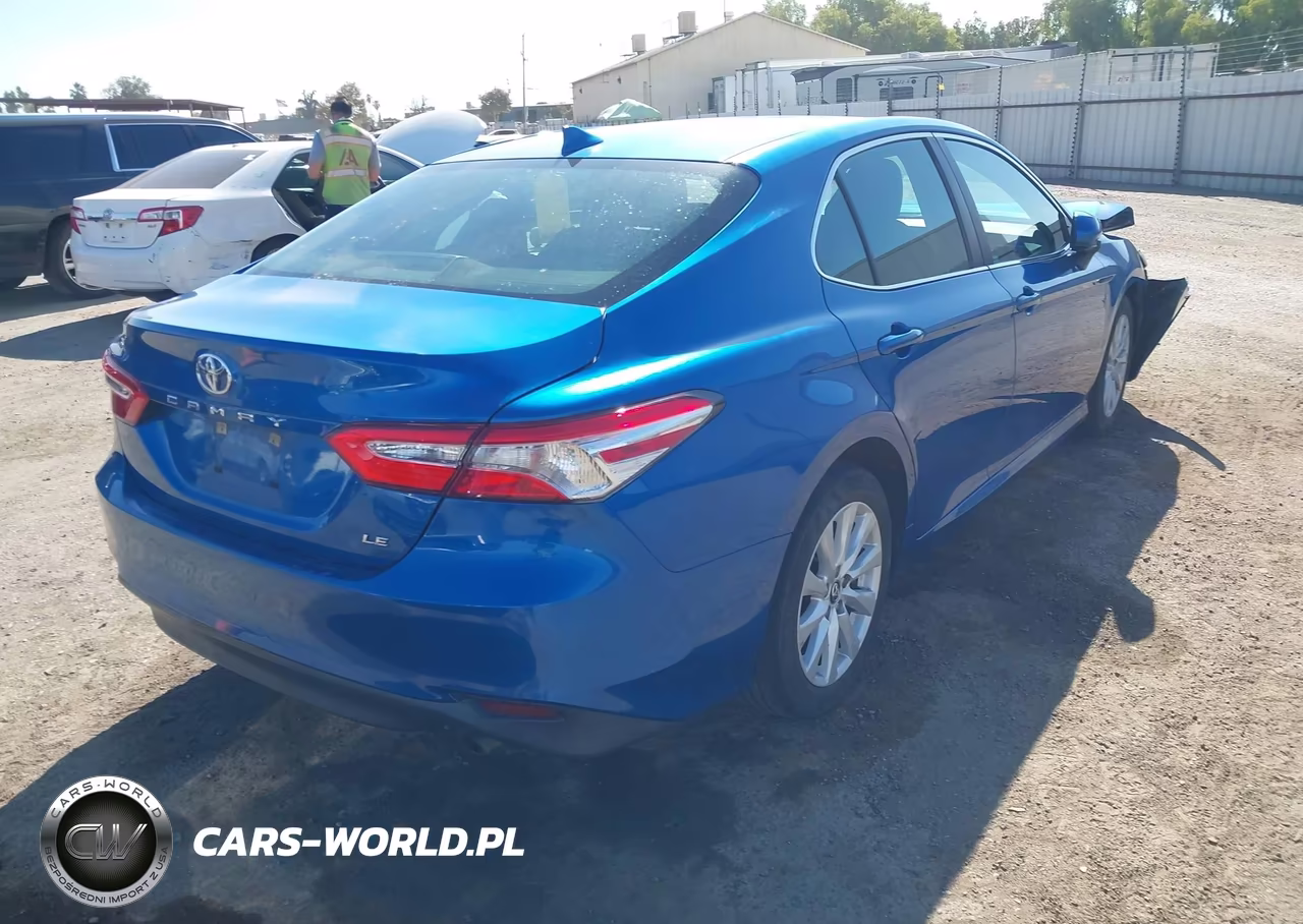 2019 Toyota Camry Le VIN:4T1B11HK6KU183493 - 4