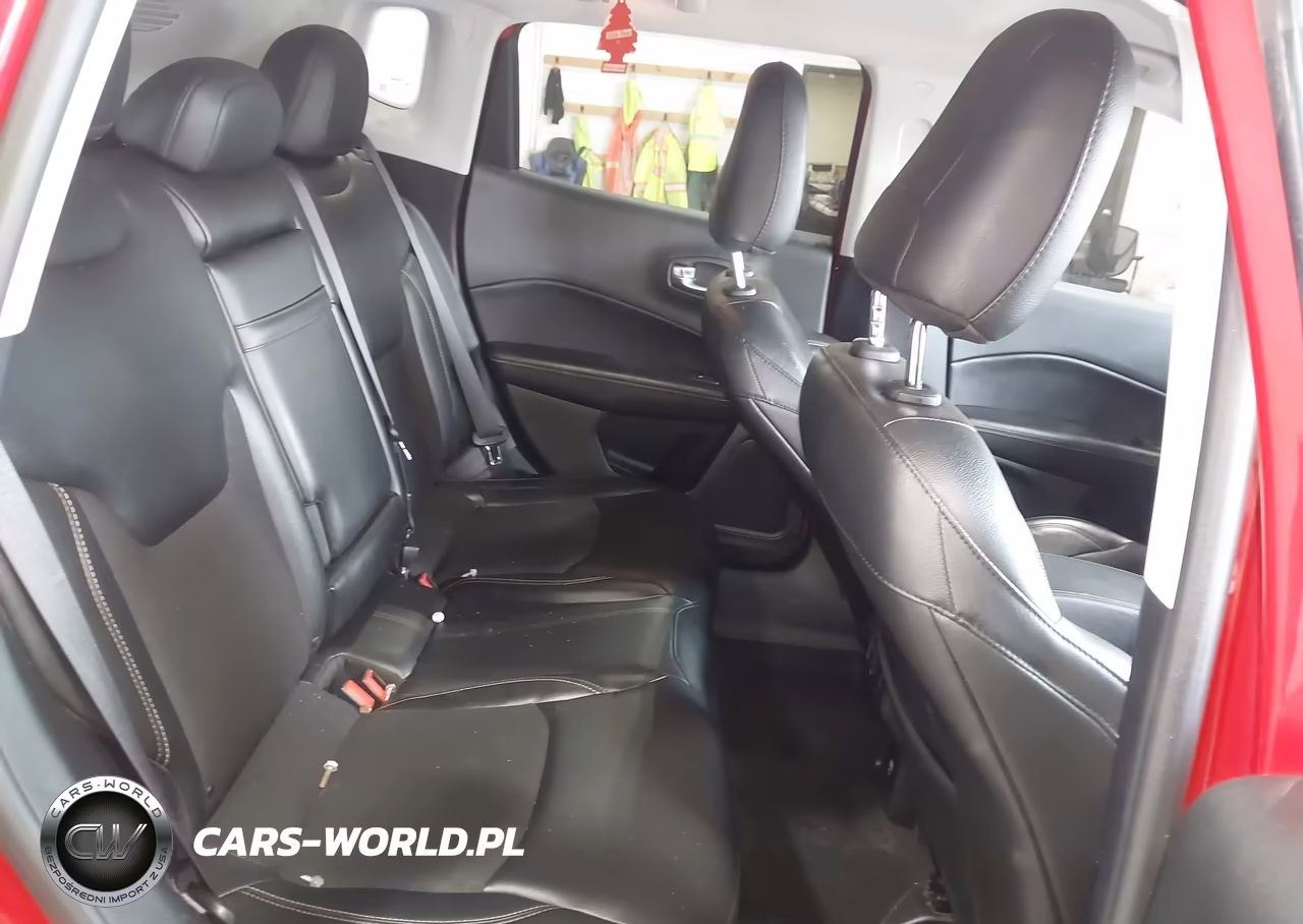 2018 Jeep Compass Latitude 4X4 VIN:3C4NJDBB8JT483685 - 8