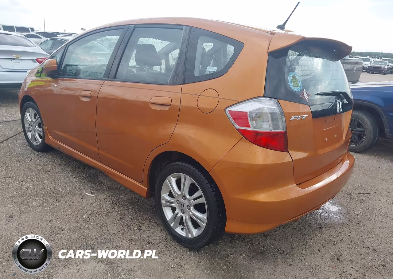 2009 Honda Fit Sport VIN:JHMGE874X9S074307 - 3