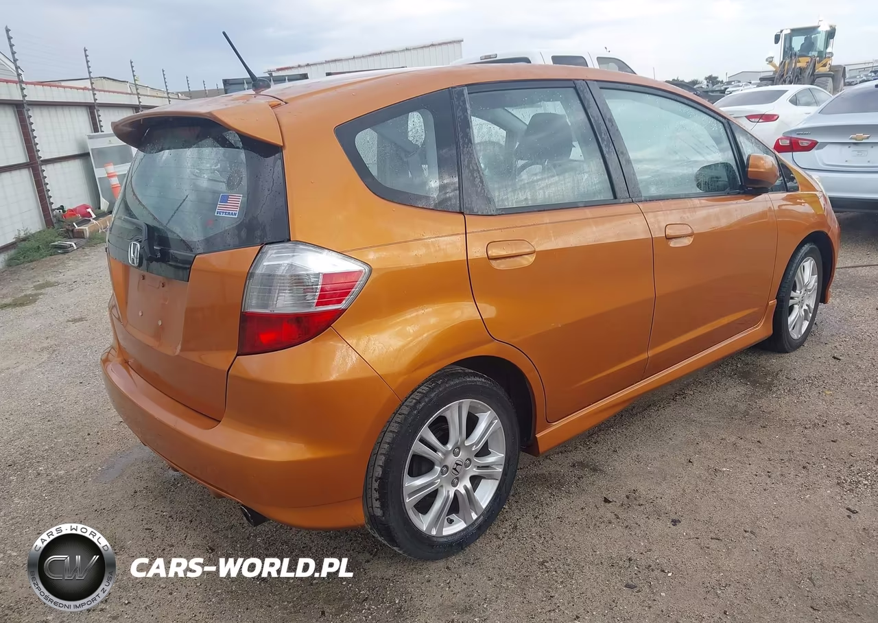 2009 Honda Fit Sport VIN:JHMGE874X9S074307 - 4