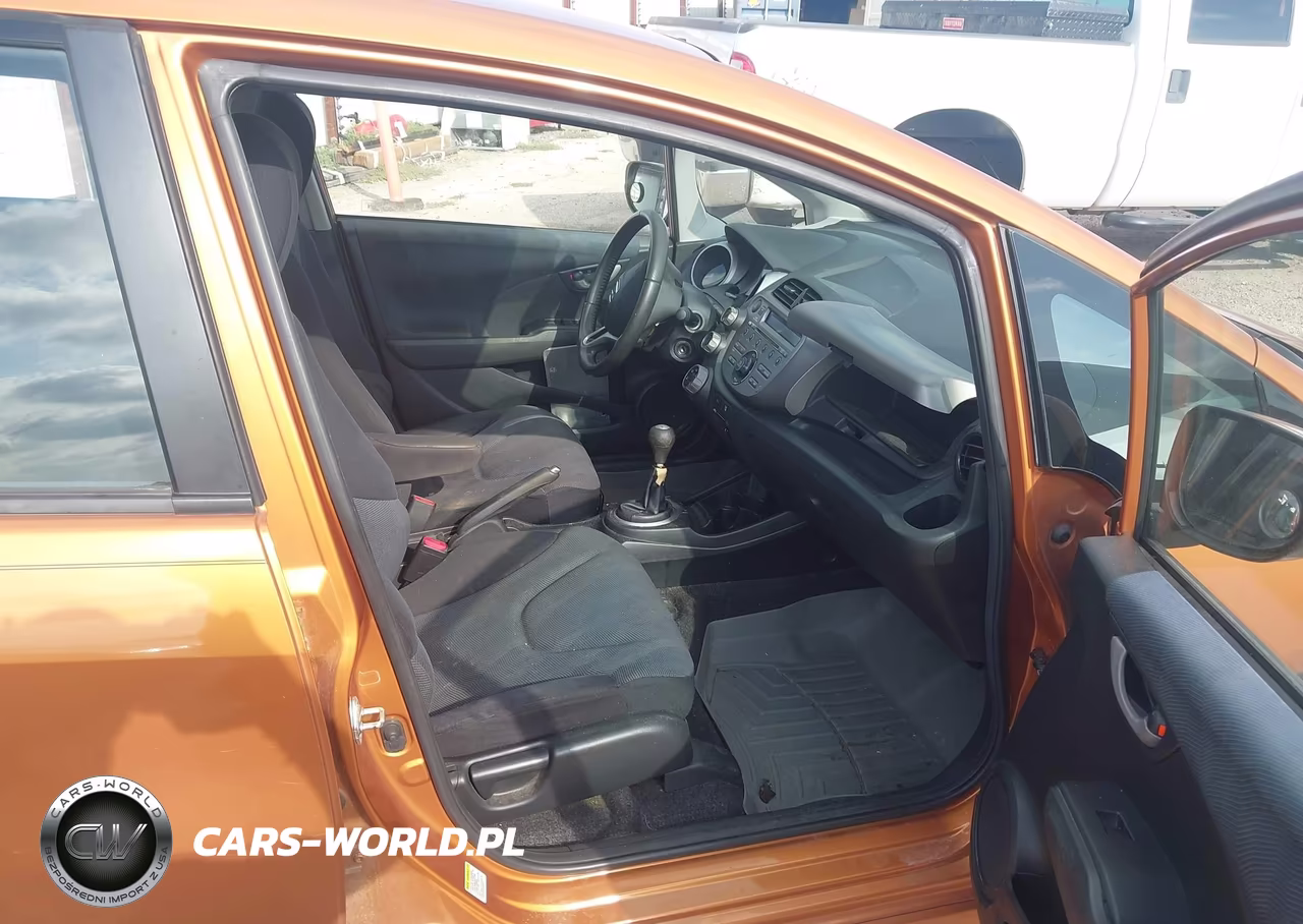 2009 Honda Fit Sport VIN:JHMGE874X9S074307 - 5