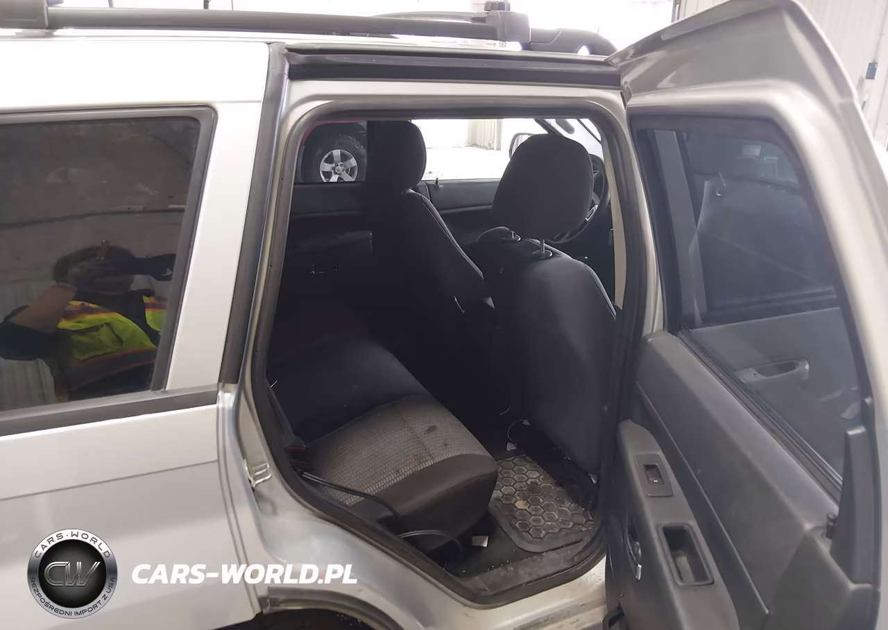 2010 Jeep Grand Cherokee Laredo VIN:1J4PR4GK9AC160830 - 8