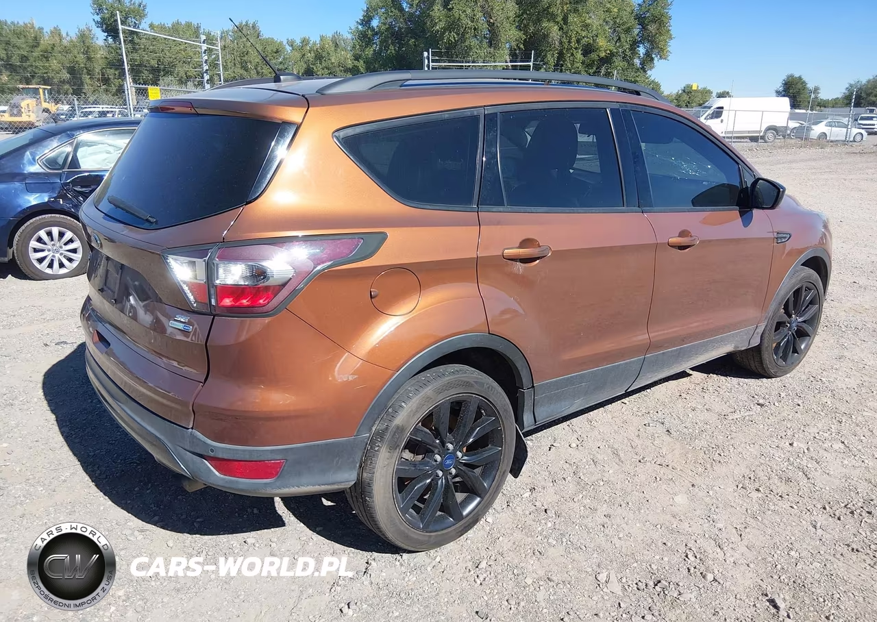 2017 Ford Escape Se VIN:1FMCU9GD4HUB03503 - 4
