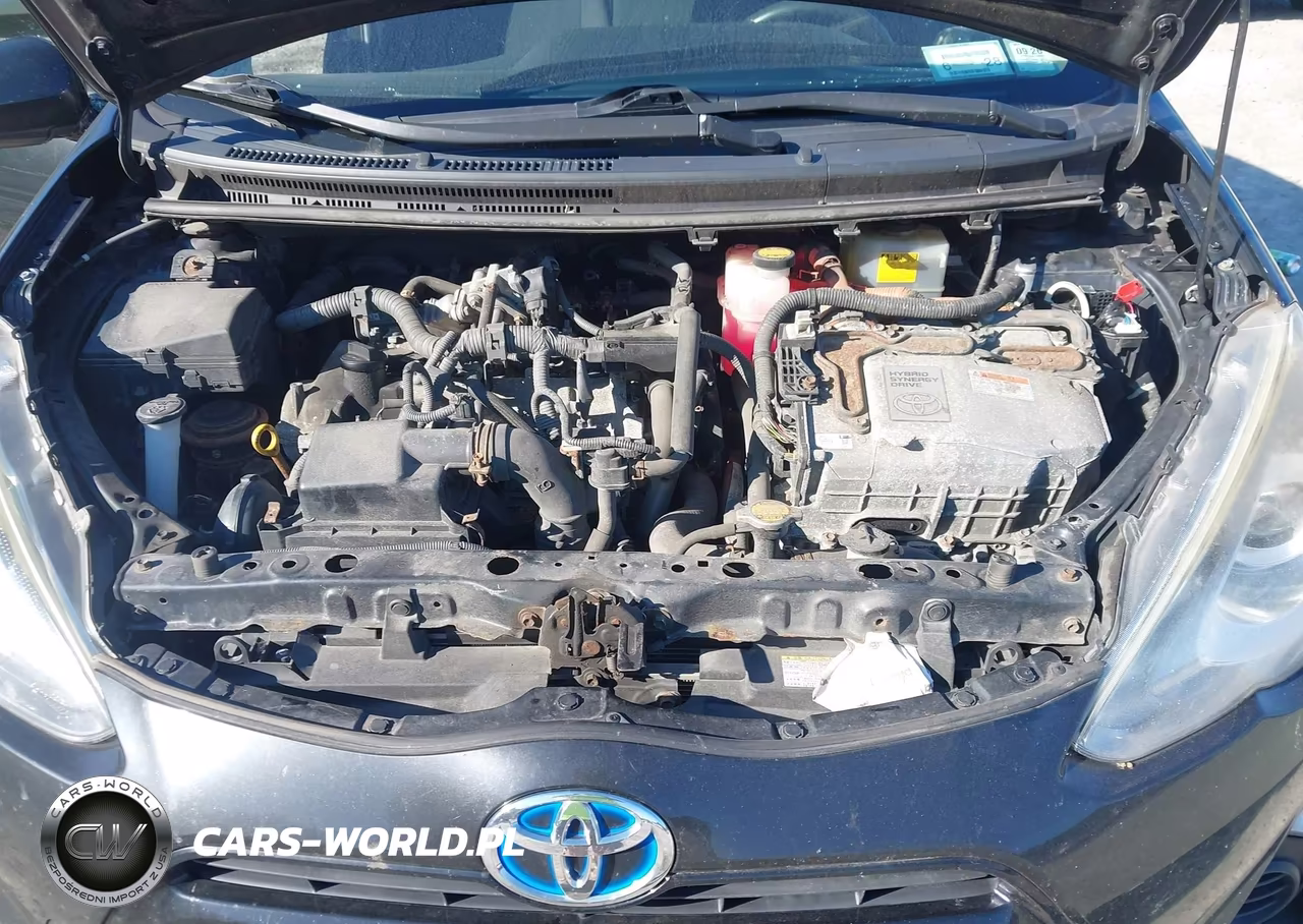 2015 Toyota Prius C Three VIN:JTDKDTB36F1100399 - 10