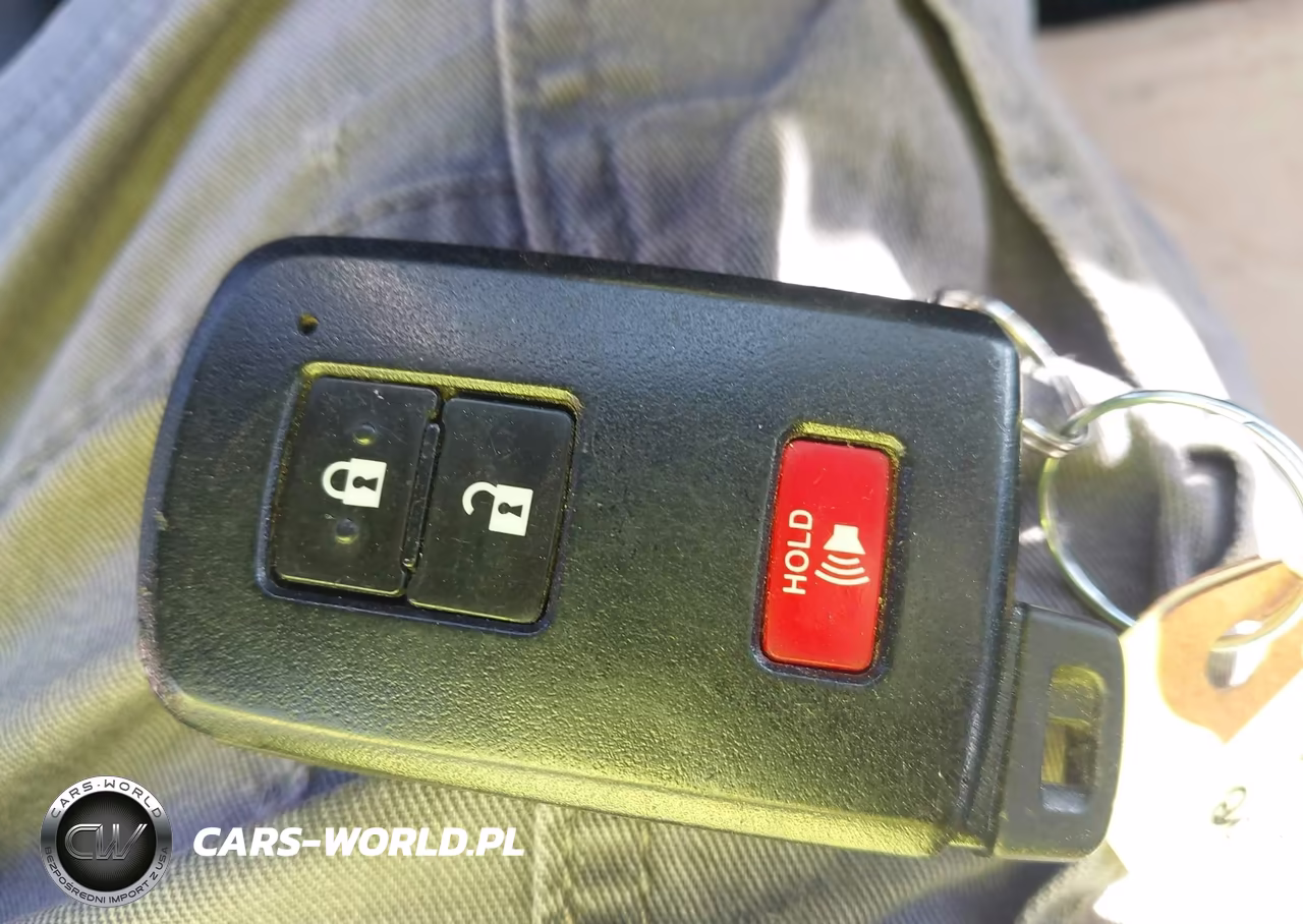 2015 Toyota Prius C Three VIN:JTDKDTB36F1100399 - 11
