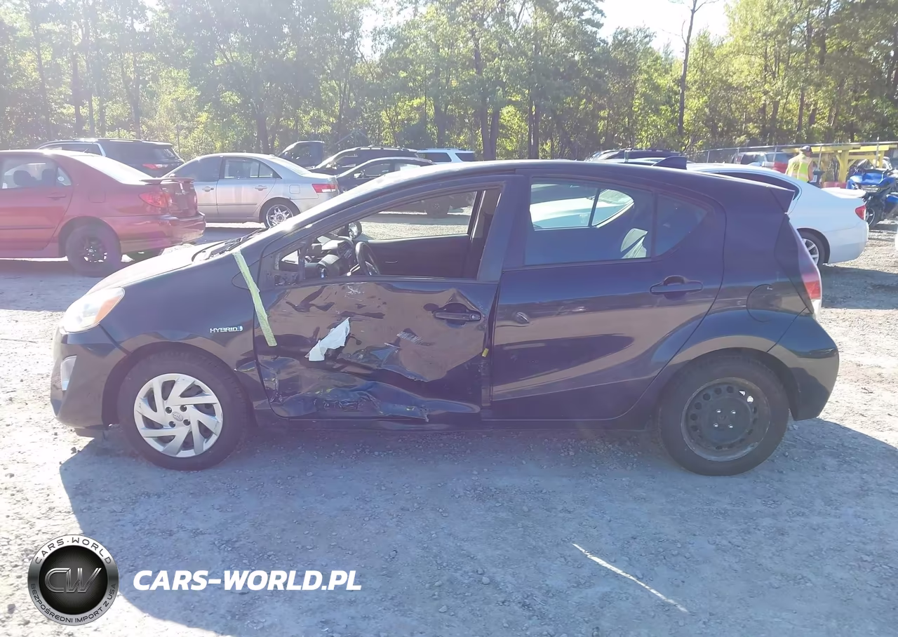 2015 Toyota Prius C Three VIN:JTDKDTB36F1100399 - 14
