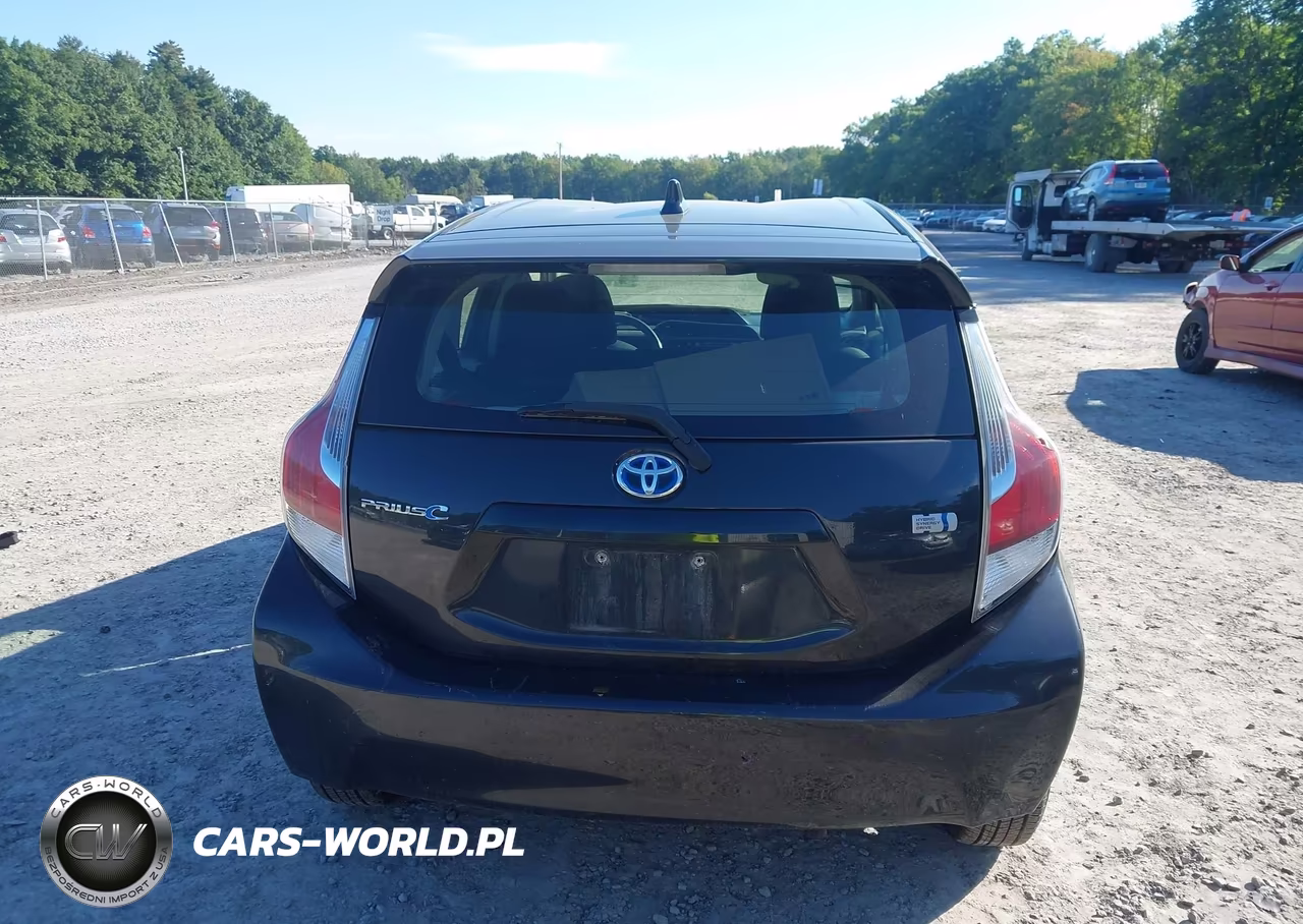 2015 Toyota Prius C Three VIN:JTDKDTB36F1100399 - 16