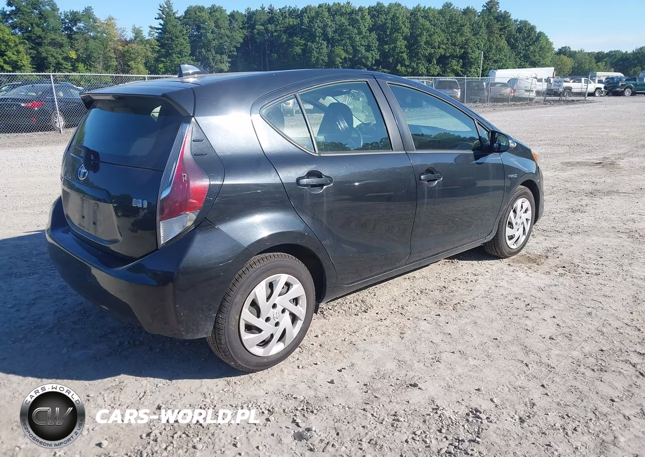 2015 Toyota Prius C Three VIN:JTDKDTB36F1100399 - 4