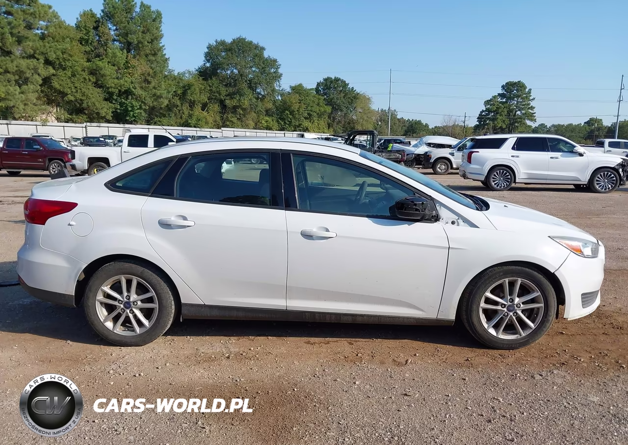 2017 Ford Focus Se VIN:1FADP3F22HL331153 - 13