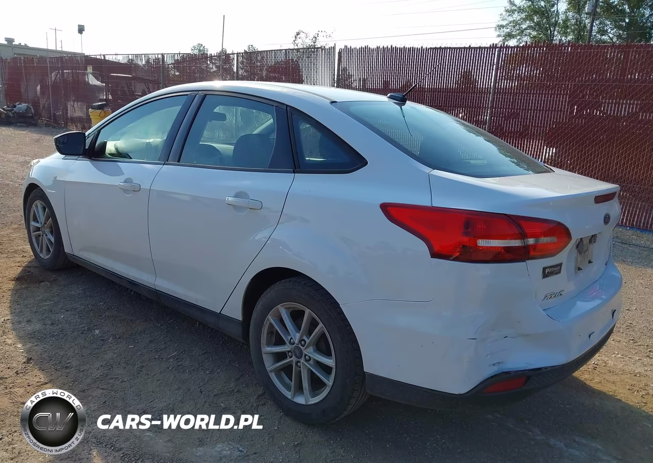 2017 Ford Focus Se VIN:1FADP3F22HL331153 - 3