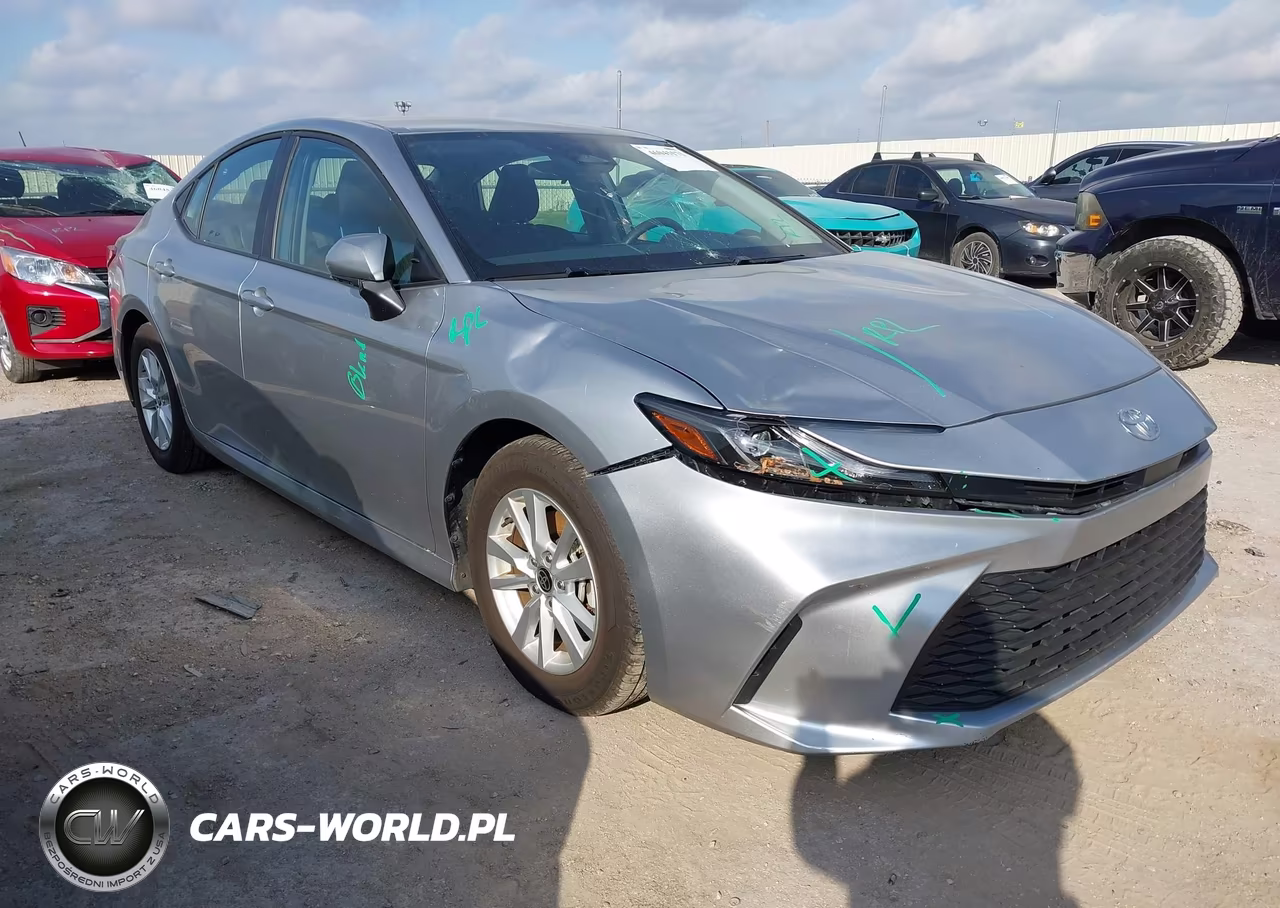 2025 Toyota Camry Le – zdjęcie 1 z 16