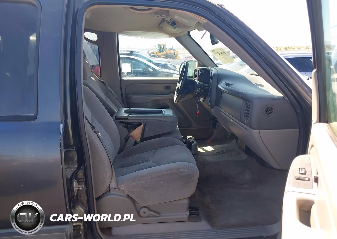 2005 Chevrolet Tahoe Ls VIN:1GNEC13V95R114079 - 5