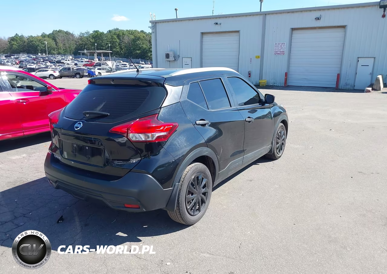 2018 Nissan Kicks S VIN:3N1CP5CU7JL535614 - 4