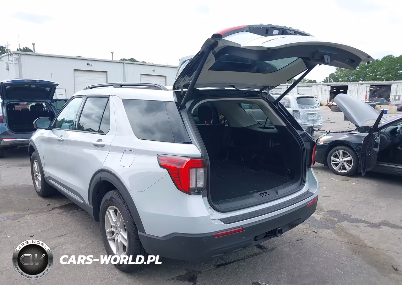 2025 Ford Explorer Active VIN:1FMUK8DHXSGB67594 - 3