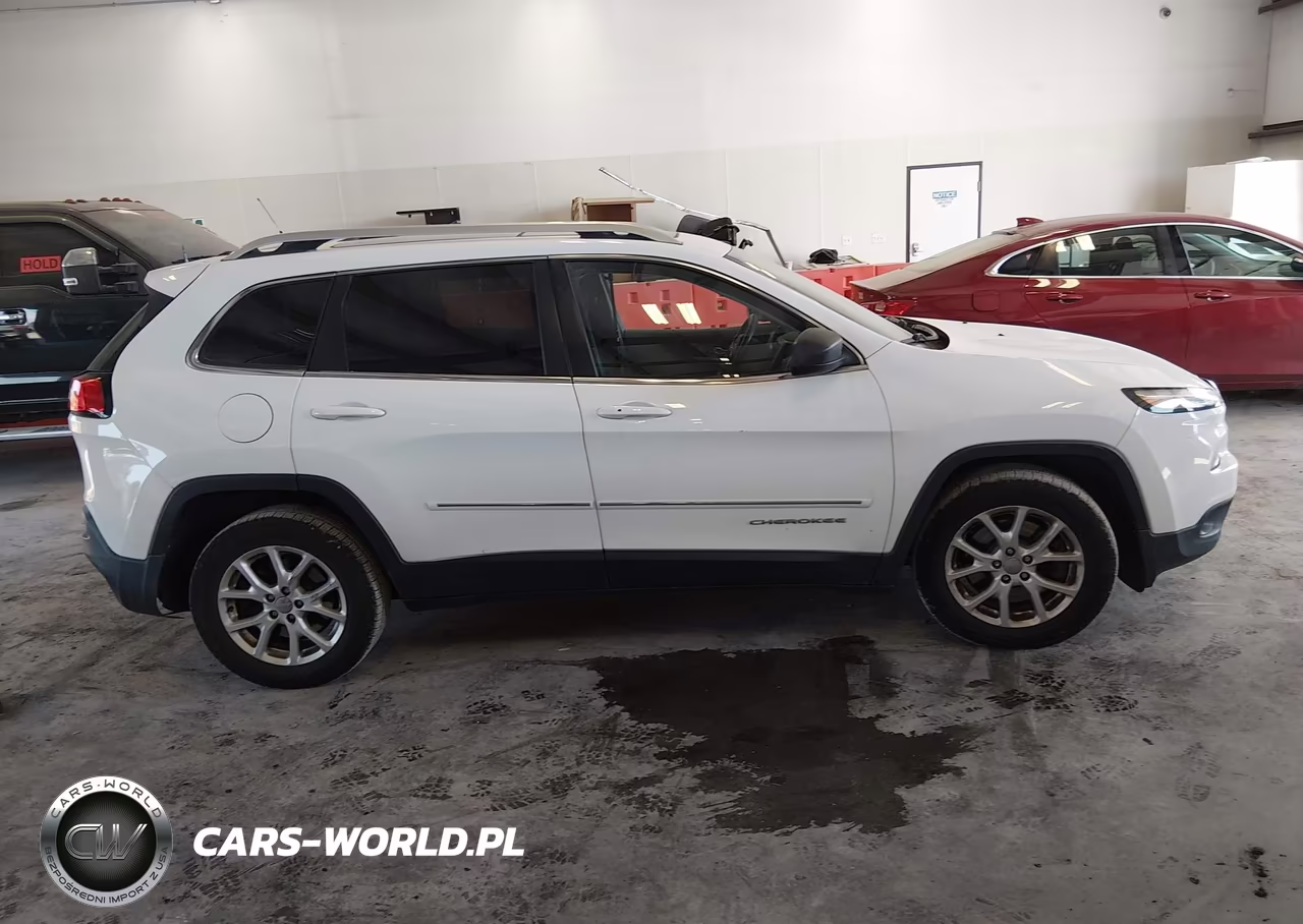 2015 Jeep Cherokee Latitude VIN:1C4PJLCS8FW566522 - 14