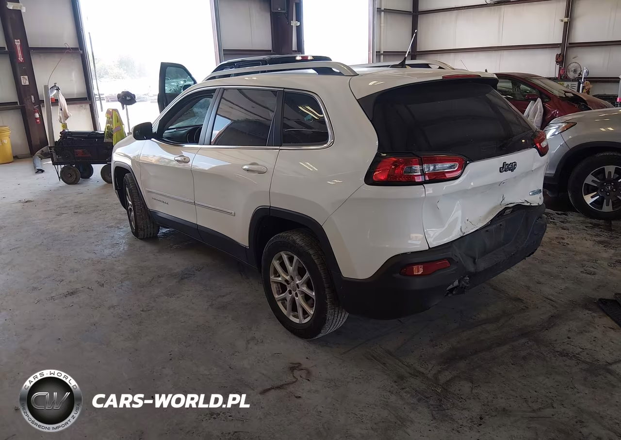 2015 Jeep Cherokee Latitude VIN:1C4PJLCS8FW566522 - 3