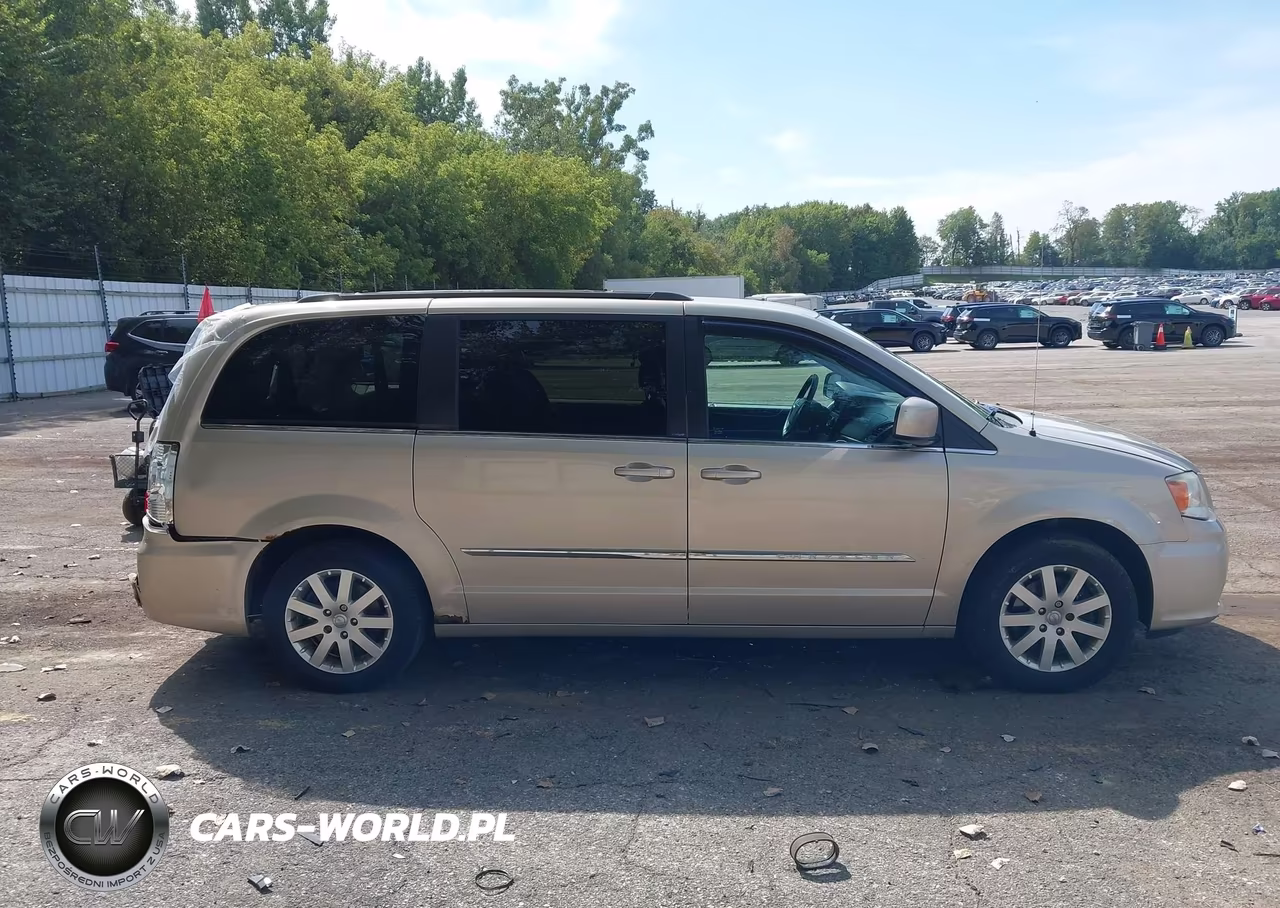 2013 Chrysler Town & Country Touring VIN:2C4RC1BGXDR588838 - 13