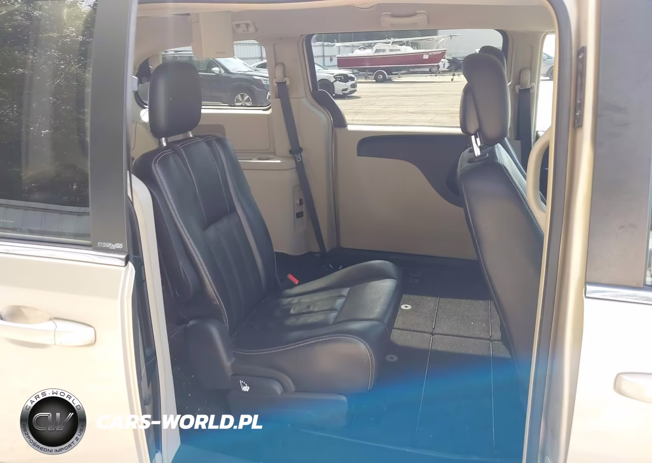 2013 Chrysler Town & Country Touring VIN:2C4RC1BGXDR588838 - 8