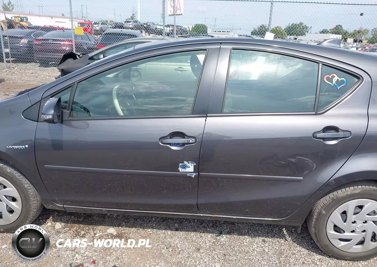 2016 Toyota Prius C Two VIN:JTDKDTB34G1139865 - 15