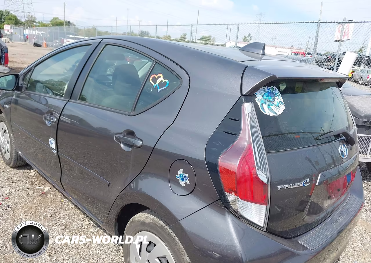2016 Toyota Prius C Two VIN:JTDKDTB34G1139865 - 3