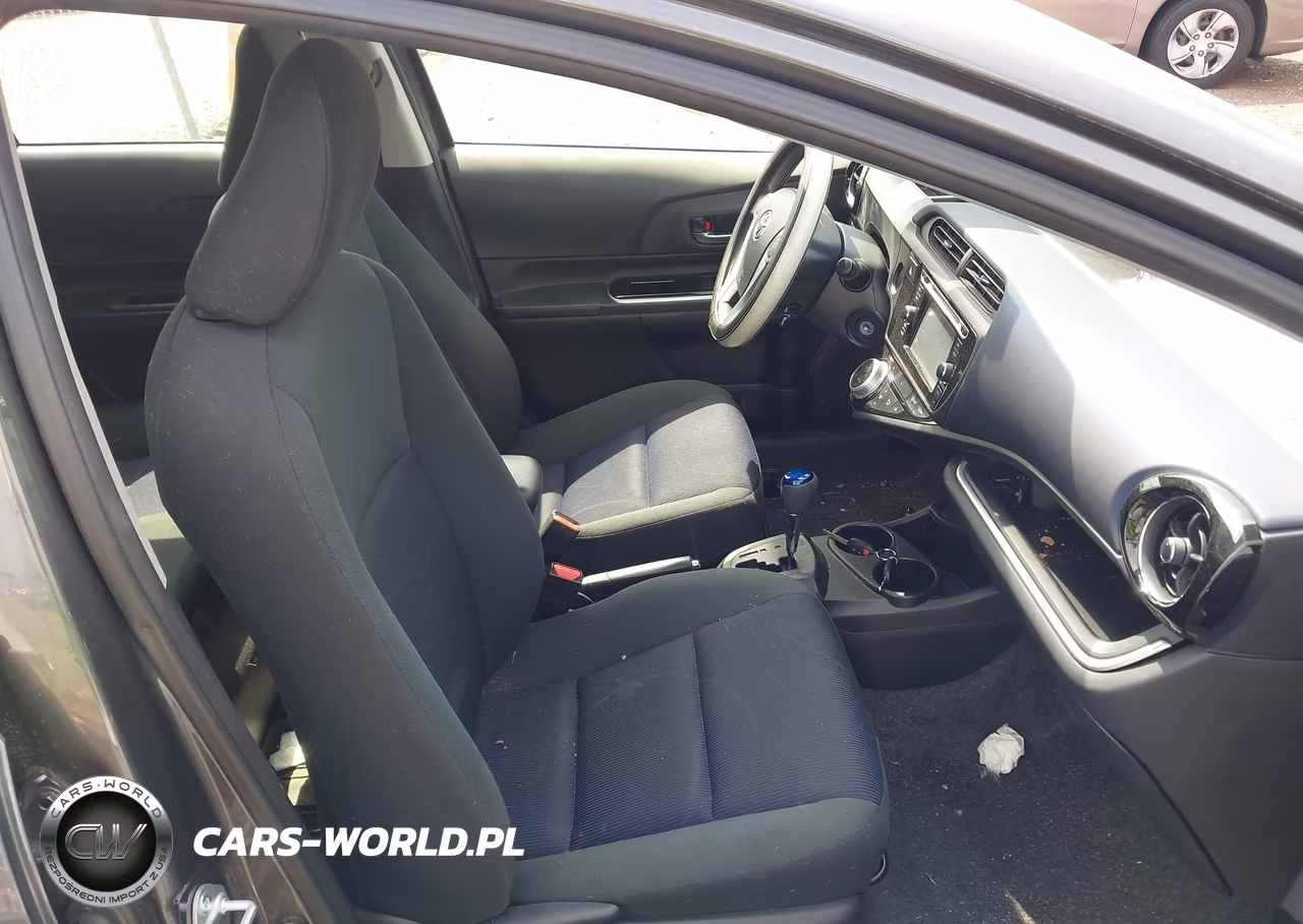 2016 Toyota Prius C Two VIN:JTDKDTB34G1139865 - 5