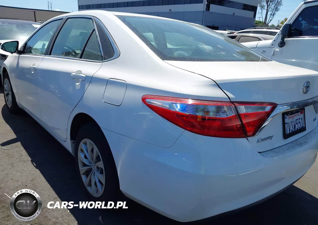 2017 Toyota Camry Le VIN:4T1BF1FK1HU368354 - 3