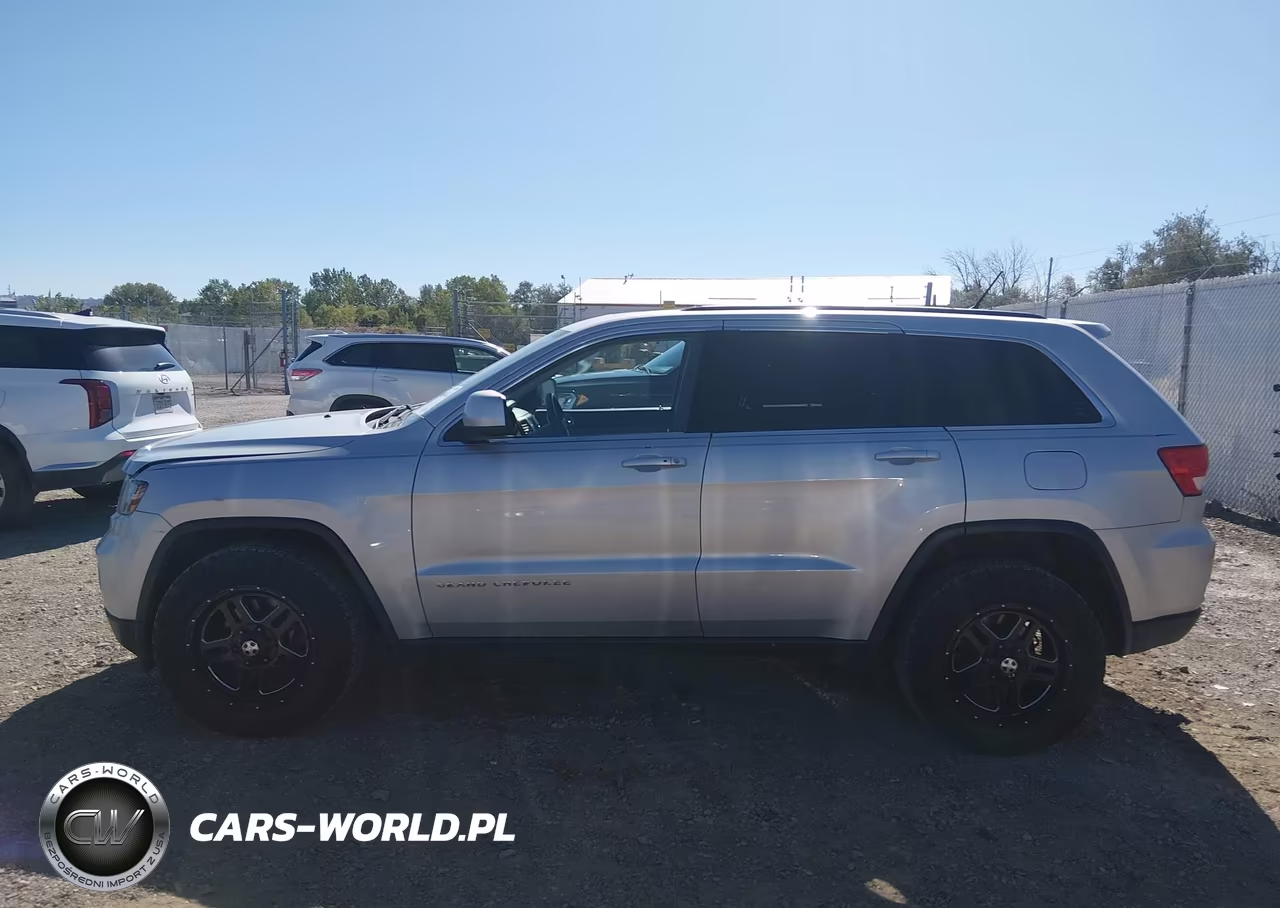 2013 Jeep Grand Cherokee Laredo Altitude VIN:1C4RJFAG1DC572802 - 14