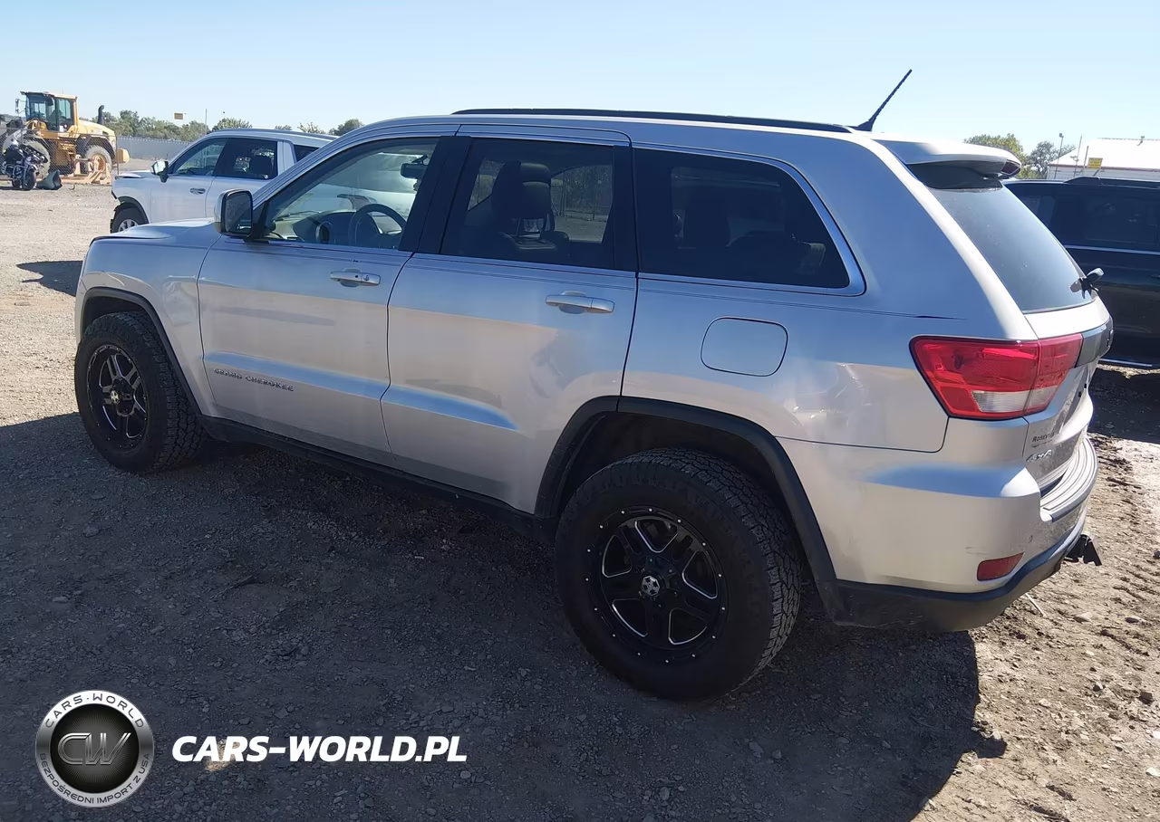 2013 Jeep Grand Cherokee Laredo Altitude VIN:1C4RJFAG1DC572802 - 3