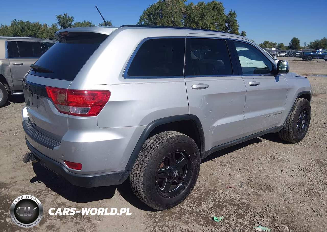 2013 Jeep Grand Cherokee Laredo Altitude VIN:1C4RJFAG1DC572802 - 4