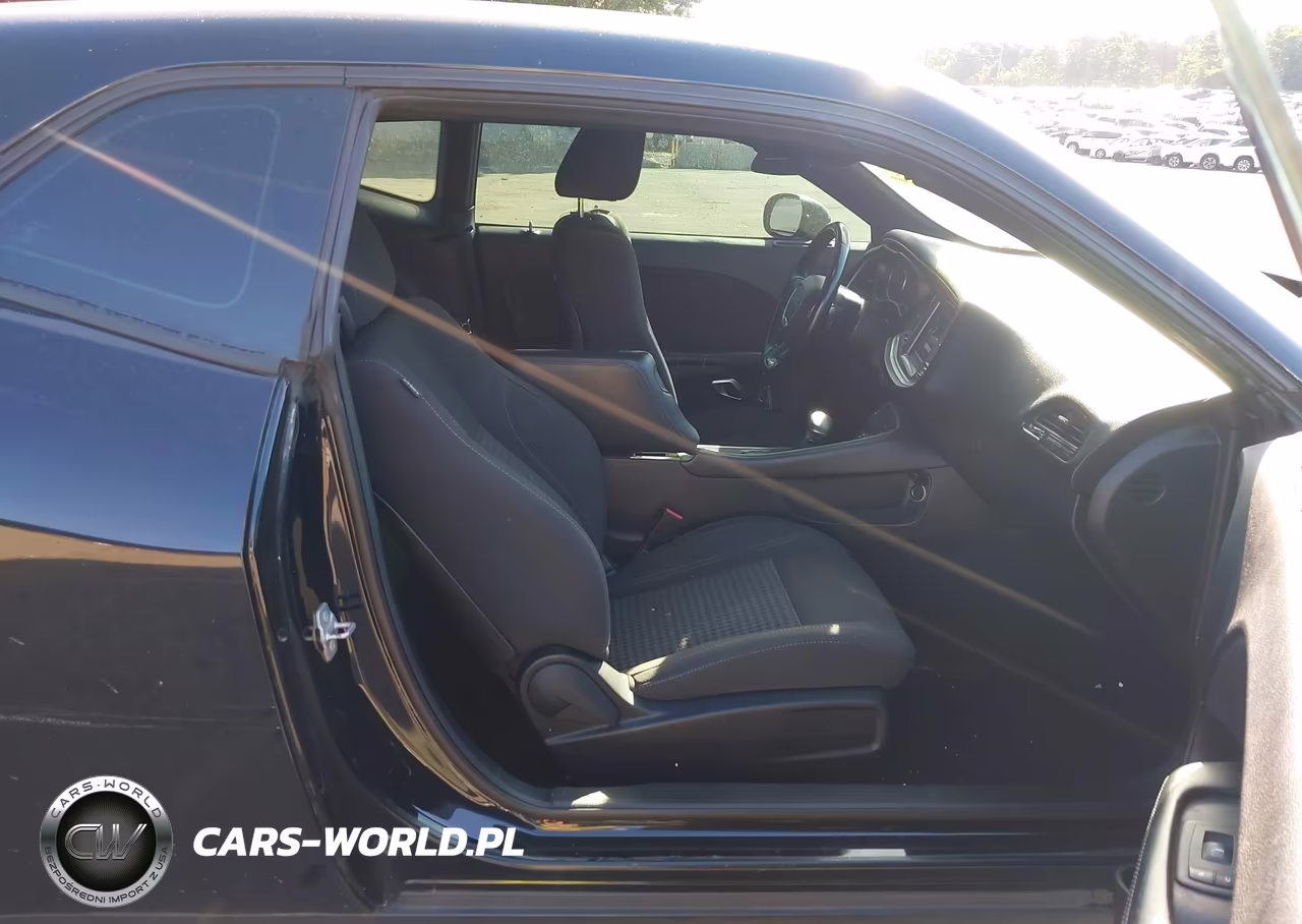 2019 Dodge Challenger Sxt VIN:2C3CDZAG8KH677625 - 5