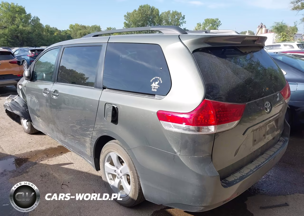 2011 Toyota Sienna Le V6 VIN:5TDKK3DC1BS008729 - 3