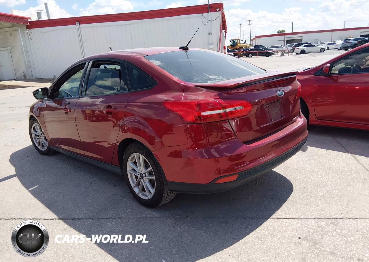 2016 Ford Focus Se VIN:1FADP3F22GL289159 - 3