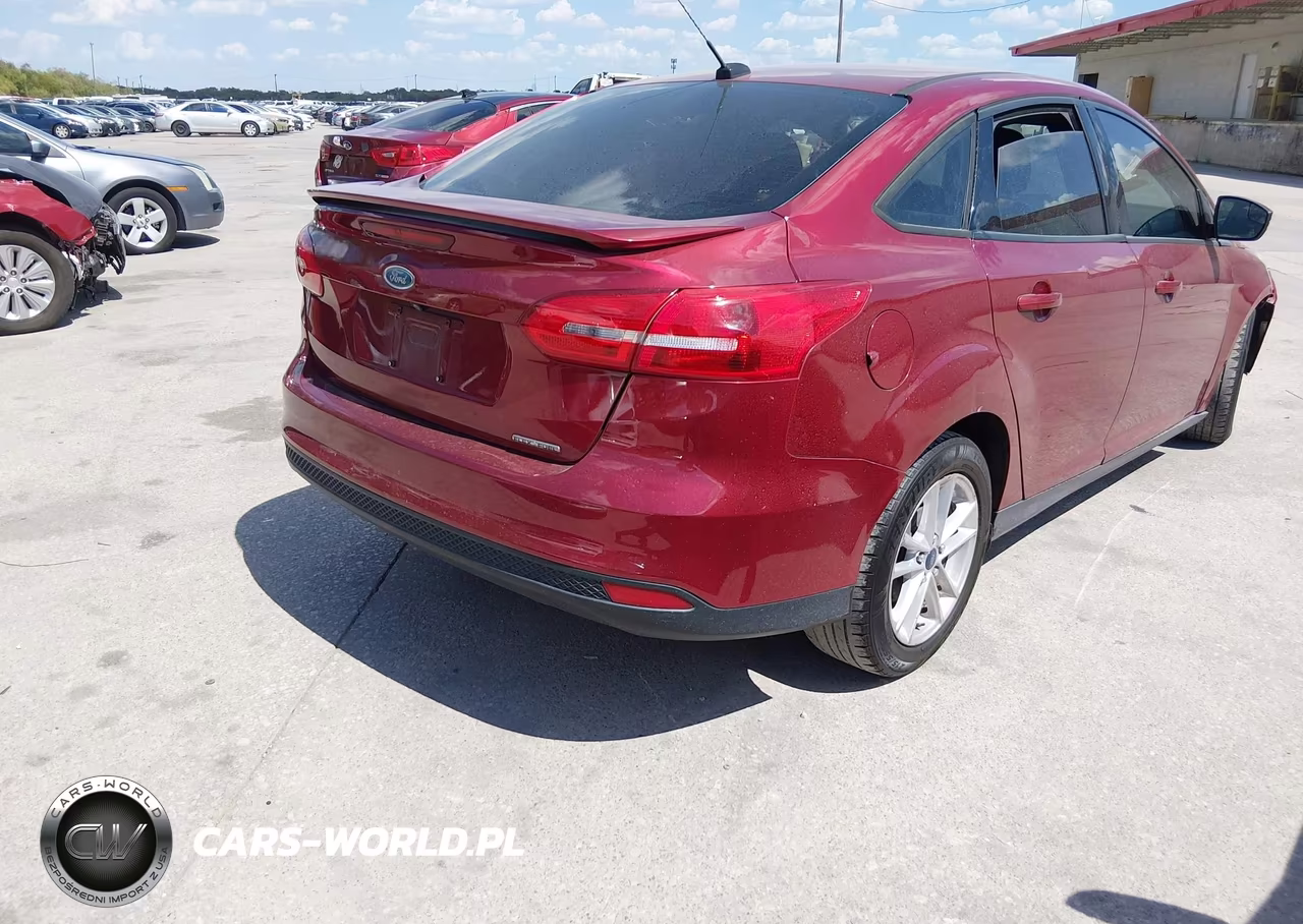 2016 Ford Focus Se VIN:1FADP3F22GL289159 - 4