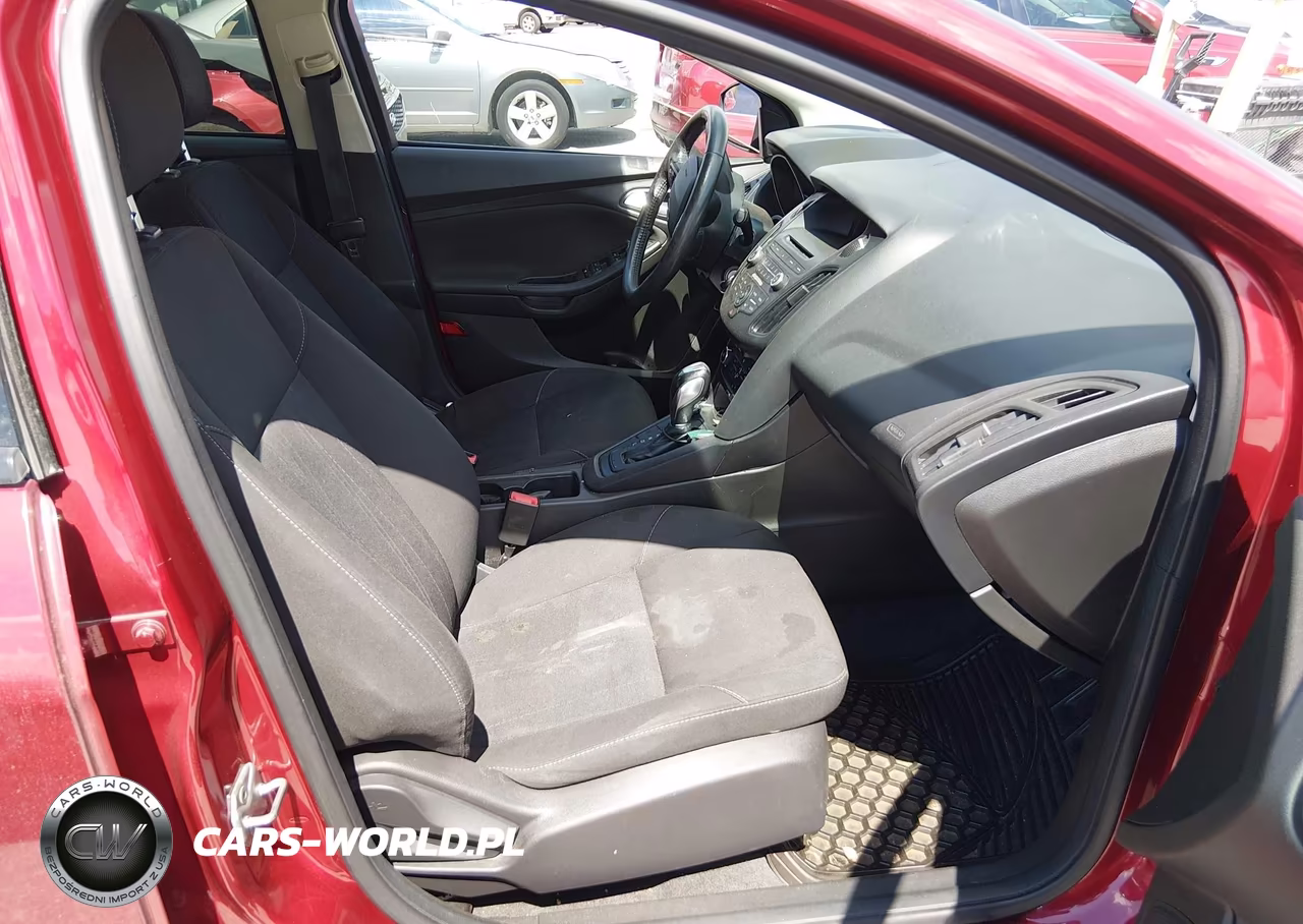 2016 Ford Focus Se VIN:1FADP3F22GL289159 - 5