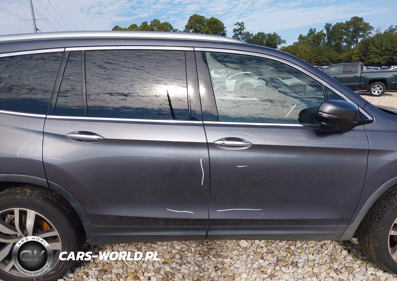 2016 Honda Pilot Touring VIN:5FNYF5H93GB017954 - 12
