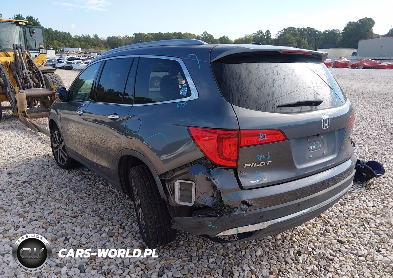 2016 Honda Pilot Touring VIN:5FNYF5H93GB017954 - 3